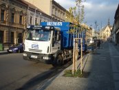 IVECO s kontejnerem 20m3, nosnost 7tun (celková hmotnost 16tun). Výška 3,35 m. Šířka 2,55 m (celkový profil 2,65 m)